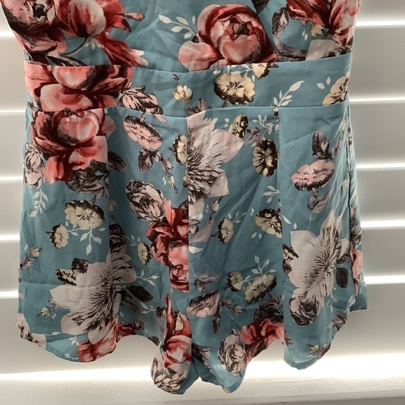 New Blue Pink Floral Romper, Open Back, Wrap Front, Choker Collar, Zipper. - Picture 6 of 11